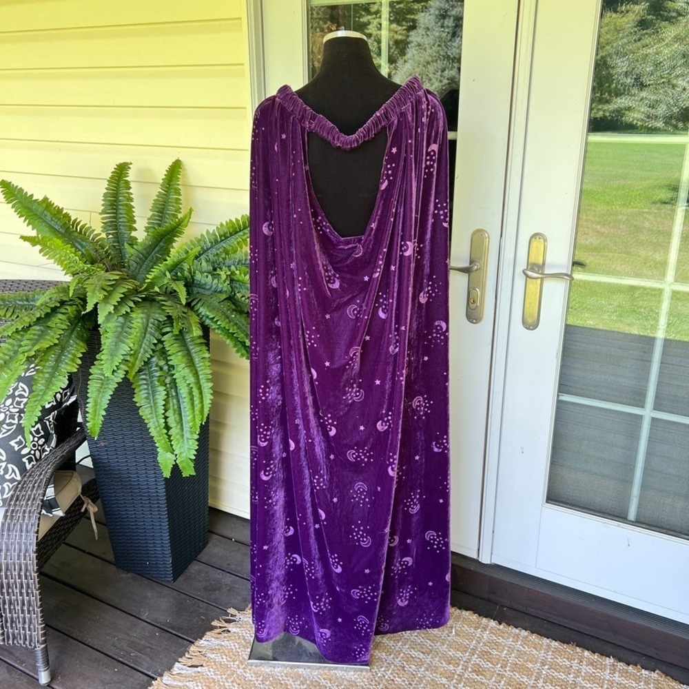 Spirit Halloween Celestial Velvet Cape Plus Sz Purple Moon Stars Whimsigoth Witc - Picture 4 of 9